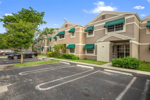 Townhouse in Cooper City, Florida 3 bedrooms, 120.96 sq.m. № 2038346 - photo 3