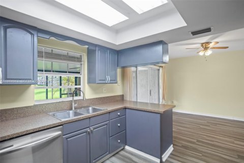 Townhouse in Cooper City, Florida 3 bedrooms, 120.96 sq.m. № 2038346 - photo 16