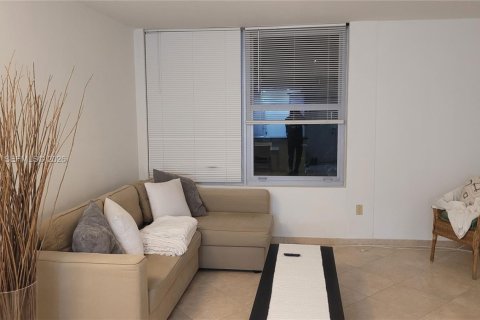 Copropriété à louer à Miami Beach, Floride: 1 chambre, 67.45 m2 № 2352862 - photo 12