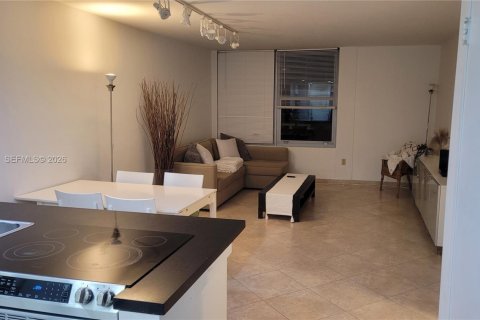 Copropriété à louer à Miami Beach, Floride: 1 chambre, 67.45 m2 № 2352862 - photo 9