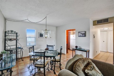 Copropriété à vendre à Lauderdale Lakes, Floride: 1 chambre, 69.49 m2 № 2012283 - photo 15