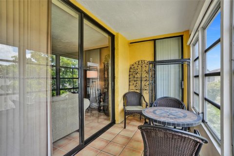 Copropriété à vendre à Lauderdale Lakes, Floride: 1 chambre, 69.49 m2 № 2012283 - photo 26