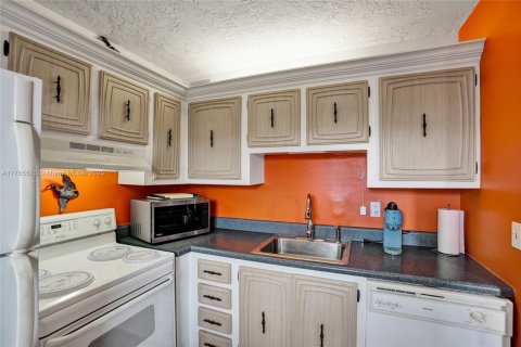Copropriété à vendre à Lauderdale Lakes, Floride: 1 chambre, 69.49 m2 № 2012283 - photo 8