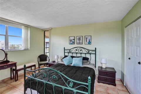 Copropriété à vendre à Lauderdale Lakes, Floride: 1 chambre, 69.49 m2 № 2012283 - photo 2