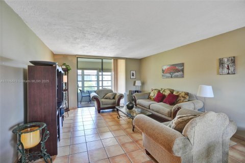 Copropriété à vendre à Lauderdale Lakes, Floride: 1 chambre, 69.49 m2 № 2012283 - photo 10