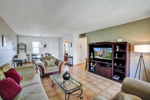 Copropriété à vendre à Lauderdale Lakes, Floride: 1 chambre, 69.49 m2 № 2012283 - photo 12