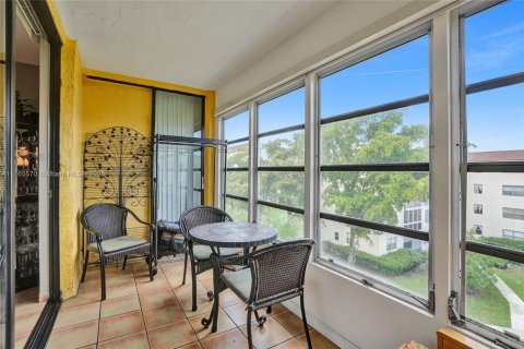 Copropriété à vendre à Lauderdale Lakes, Floride: 1 chambre, 69.49 m2 № 2012283 - photo 24