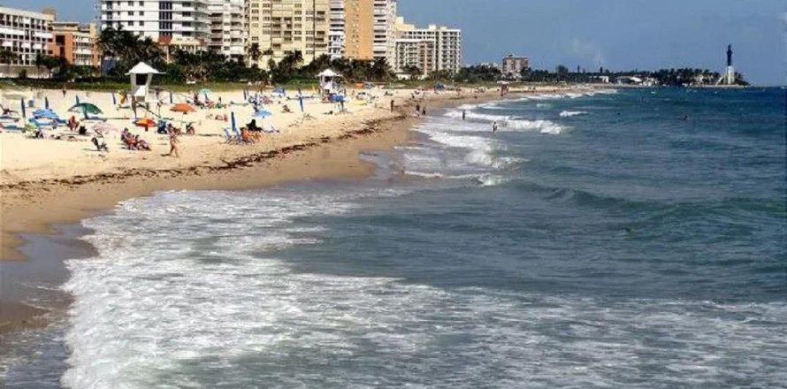 Commercial property in Pompano Beach, Florida № 1129242