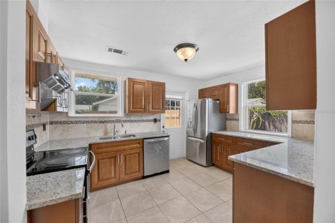 Villa ou maison à louer à Tampa, Floride: 3 chambres, 144.37 m2 № 2096085 - photo 15