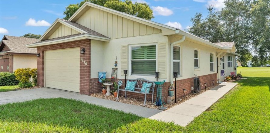 House in Lakeland, Florida 2 bedrooms, 119.57 sq.m. № 1887009
