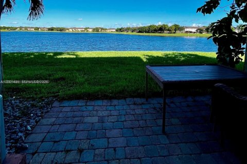 Townhouse in Cutler Bay, Florida 3 bedrooms, 123.1 sq.m. № 2067633 - photo 26