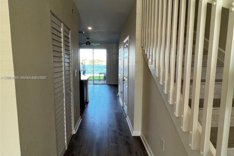 Townhouse in Cutler Bay, Florida 3 bedrooms, 123.1 sq.m. № 2067633 - photo 10