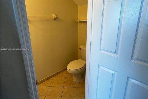 Townhouse in Cutler Bay, Florida 3 bedrooms, 123.1 sq.m. № 2067633 - photo 13
