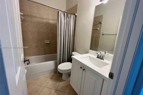 Townhouse in Cutler Bay, Florida 3 bedrooms, 123.1 sq.m. № 2067633 - photo 23