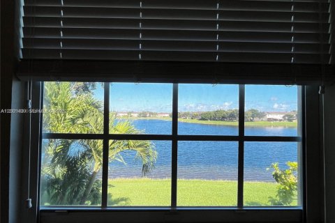 Townhouse in Cutler Bay, Florida 3 bedrooms, 123.1 sq.m. № 2067633 - photo 24