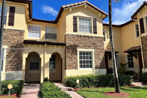 Townhouse in Cutler Bay, Florida 3 bedrooms, 123.1 sq.m. № 2067633