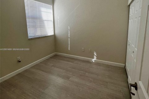 Townhouse in Cutler Bay, Florida 3 bedrooms, 123.1 sq.m. № 2067633 - photo 18