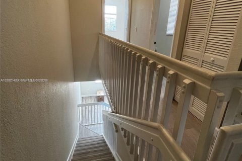 Townhouse in Cutler Bay, Florida 3 bedrooms, 123.1 sq.m. № 2067633 - photo 17