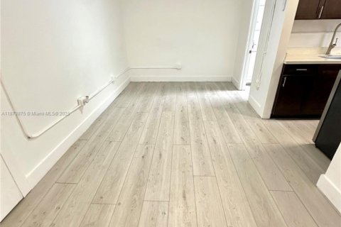 Снять в аренду квартиру в Майами, Флорида 2 спальни, 37.16м2, № 1926521 - фото 1