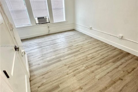 Снять в аренду квартиру в Майами, Флорида 2 спальни, 37.16м2, № 1926521 - фото 5