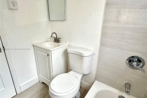 Снять в аренду квартиру в Майами, Флорида 2 спальни, 37.16м2, № 1926521 - фото 9
