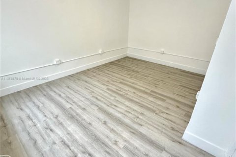 Снять в аренду квартиру в Майами, Флорида 2 спальни, 37.16м2, № 1926521 - фото 4