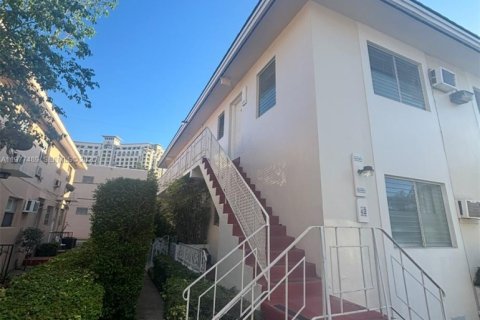 House in Coral Gables, Florida 1 bedroom, 332.96 sq.m. № 2041043 - photo 6