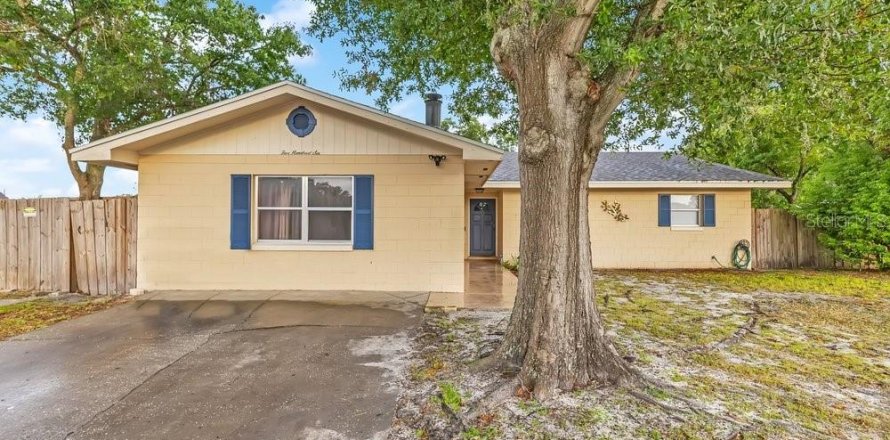 Villa ou maison à Winter Haven, Floride 4 chambres, 186.18 m2 № 2309899