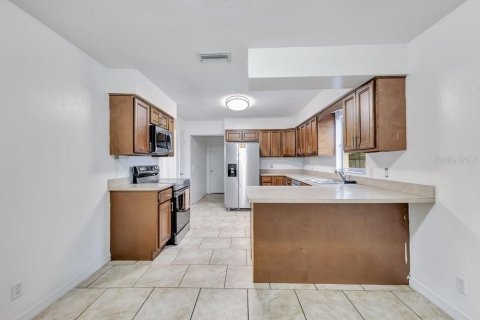 Villa ou maison à vendre à Winter Haven, Floride: 4 chambres, 186.18 m2 № 2309899 - photo 6