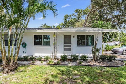 Apartamento en alquiler en Saint Petersburg, Florida, 2 dormitorios, 74.32 m2 № 1901492 - foto 1