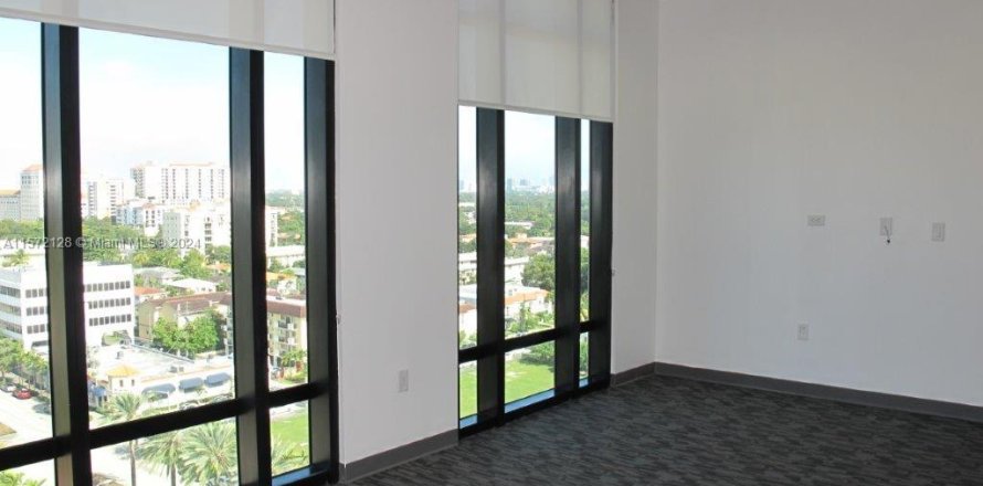 Oficina en Coral Gables, Florida № 1129008