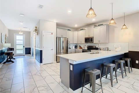 House in Davenport, Florida 8 bedrooms, 363.81 sq.m. № 1669924 - photo 6