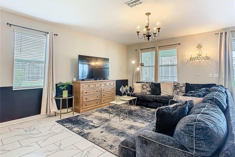 House in Davenport, Florida 8 bedrooms, 363.81 sq.m. № 1669924 - photo 7