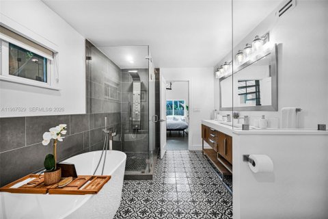 Villa ou maison à vendre à Miami, Floride: 4 chambres, 226.5 m2 № 2055013 - photo 14