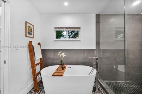 Villa ou maison à vendre à Miami, Floride: 4 chambres, 226.5 m2 № 2055013 - photo 5