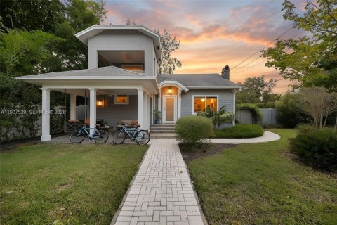 Villa ou maison à vendre à Miami, Floride: 4 chambres, 226.5 m2 № 2055013 - photo 2