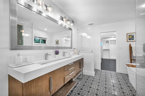 Villa ou maison à vendre à Miami, Floride: 4 chambres, 226.5 m2 № 2055013 - photo 12