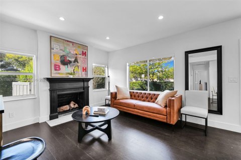 Villa ou maison à vendre à Miami, Floride: 4 chambres, 226.5 m2 № 2055013 - photo 6