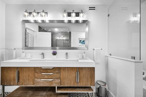 Villa ou maison à vendre à Miami, Floride: 4 chambres, 226.5 m2 № 2055013 - photo 16