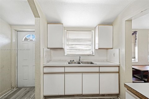 Купить виллу или дом в Флорида-Сити, Флорида 3 спальни, 128.21м2, № 2018503 - фото 18