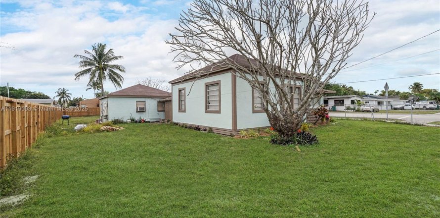 Дом в Флорида-Сити, Флорида 3 спальни, 128.21м2 № 2018503