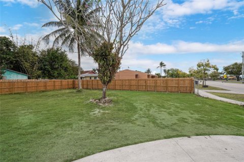 Купить виллу или дом в Флорида-Сити, Флорида 3 спальни, 128.21м2, № 2018503 - фото 7