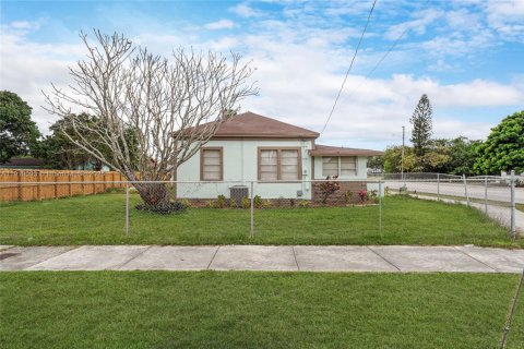 Купить виллу или дом в Флорида-Сити, Флорида 3 спальни, 128.21м2, № 2018503 - фото 2