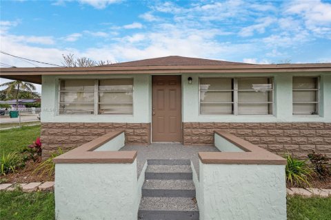 Купить виллу или дом в Флорида-Сити, Флорида 3 спальни, 128.21м2, № 2018503 - фото 4