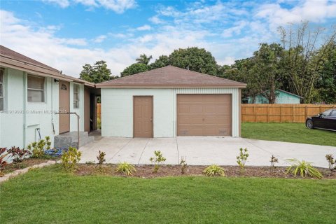 Купить виллу или дом в Флорида-Сити, Флорида 3 спальни, 128.21м2, № 2018503 - фото 5