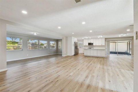 Casa en venta en Saint Petersburg, Florida, 3 dormitorios, 180.14 m2 № 1761115 - foto 12