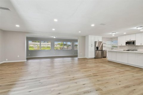 Casa en venta en Saint Petersburg, Florida, 3 dormitorios, 180.14 m2 № 1761115 - foto 11