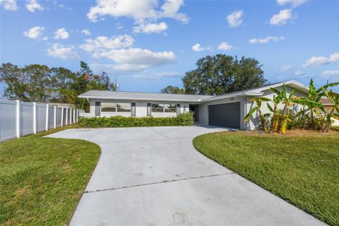 Casa en venta en Saint Petersburg, Florida, 3 dormitorios, 180.14 m2 № 1761115 - foto 4