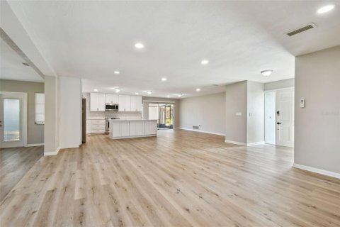 Casa en venta en Saint Petersburg, Florida, 3 dormitorios, 180.14 m2 № 1761115 - foto 13