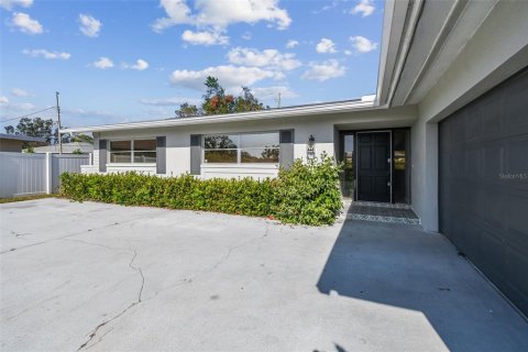 Casa en venta en Saint Petersburg, Florida, 3 dormitorios, 180.14 m2 № 1761115 - foto 7